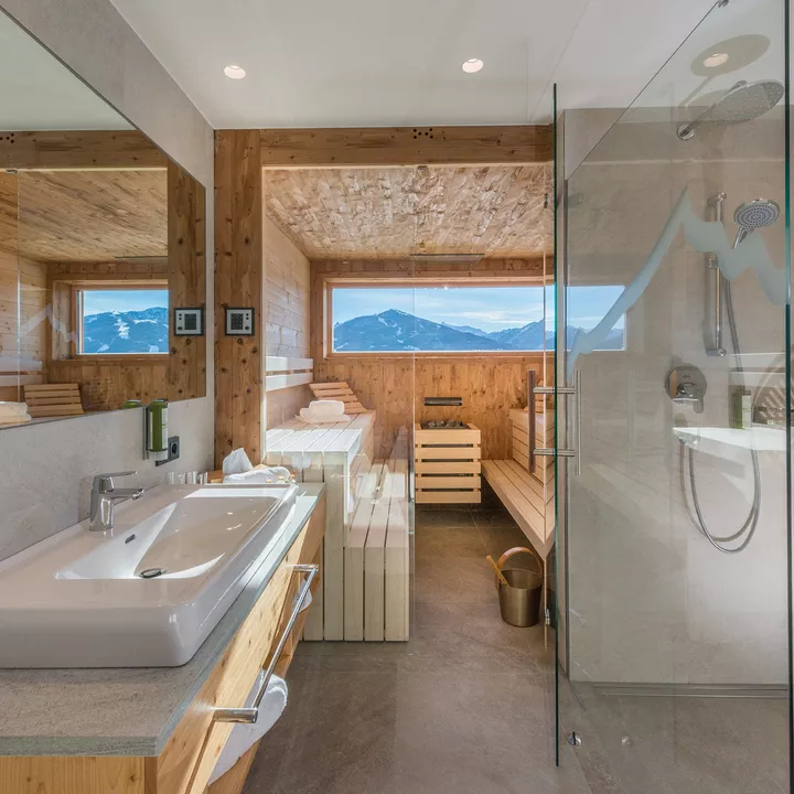 Penthouse med panoramafönster och vardagsrum