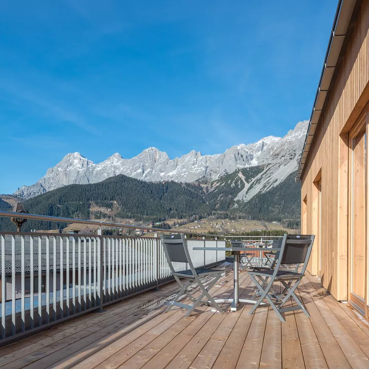 Penthouse med panoramafönster och vardagsrum