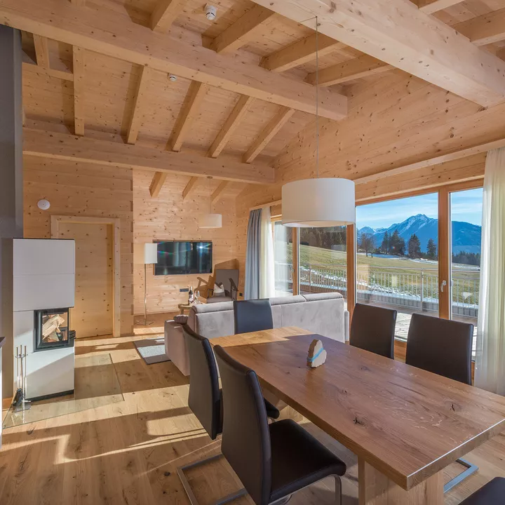 Penthouse med panoramafönster och vardagsrum